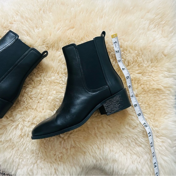 NWOB Kenneth Cole Salt Chelsea boot - Picture 3 of 7